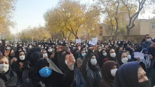 تداوم تجمع معلمان در بسیاری از استان ها + فیلم تجمع تهران در مقابل مجلس