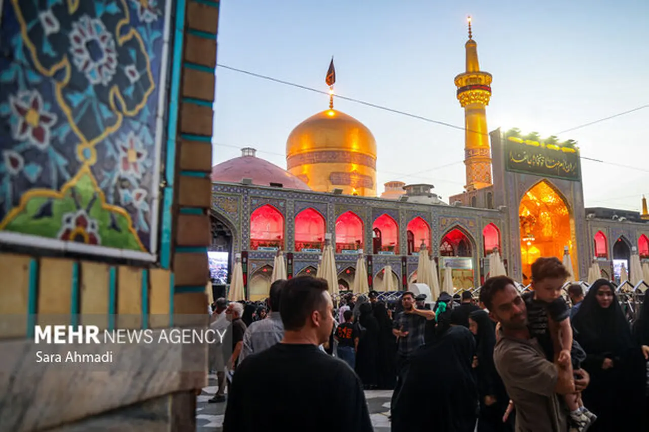نوای ماتم و سوگواری در حرم امام رضا در شب رحلت پیامبر اکرم