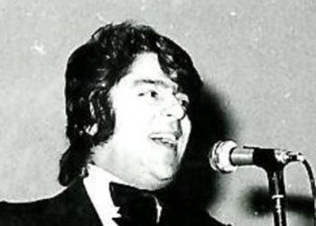 احمد ظاهر، محبوب‌ترین خواننده افغانستان (عکس)