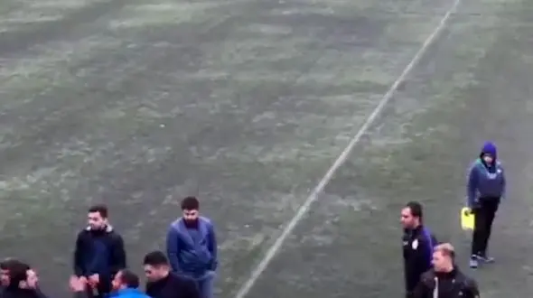 حمله مربی استقلال به خبرنگار برنامه نود + فیلم