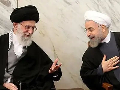 خاطره روحانی از شهید آیت‌الله خامنه‌ای: در جلسه شورای انقلاب گفتند اگر بخواهند کشور را بگیرند، من خودم تفنگم را برمی‌دارم و می‌جنگم تا کشته شوم