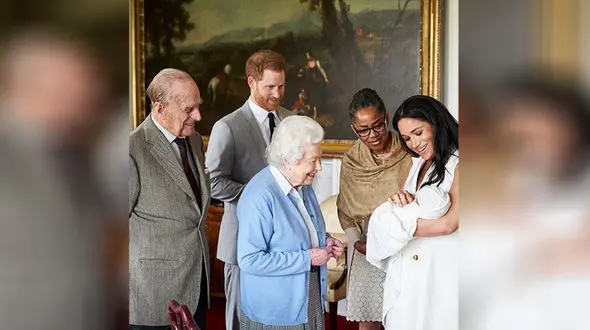 توهین «نژادپرستانه» به نوه ولیعهد بریتانیا؛ مجری «بی بی سی» برکنار شد