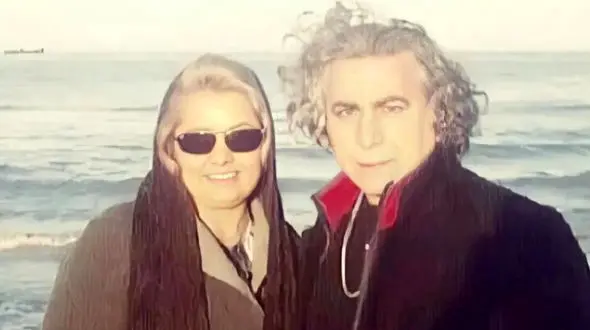 فیلم / سیروس میمنت: توی جنگ زن و بچه هام توی کرمانشاه زیر بمباران بودند / 11 نفره در یک اتاق 12 متری می ماندیم و...! /  به خاطر کشورم حتی از 4 تا فرزندم میگذرم ...