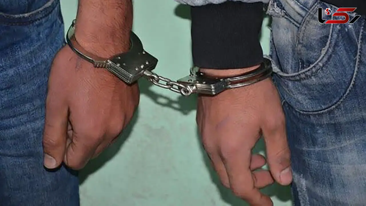 این 2 مرد تبریزی در ورودی پل به خودروها سنگ می زدند!