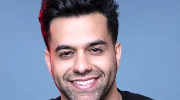 کنسرت جذاب، لذت‌بخش رضا بهرام مناسب حال و هوای پاییز باحضور سیدمحمد موسوی/ آقای والیبالیست تموم آهنگ هارو حفظه+فیلم