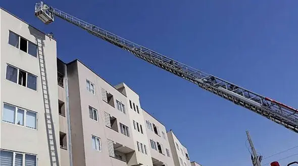 نجات مادر و ۲ کودک از میان آتش و دود در تهران + تصاویر