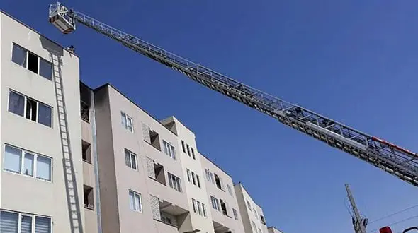 نجات مادر و ۲ کودک از میان آتش و دود در تهران + تصاویر