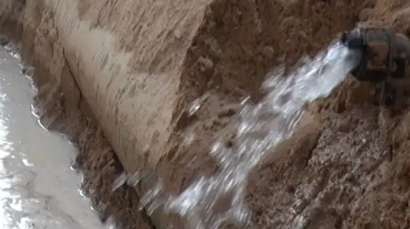 سرقت آب آشامیدنی در بروجن! + عکس 
