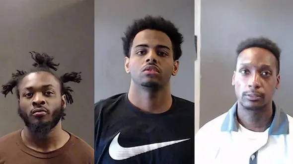 فرار سه زندانی حبس ابد از زندان / آنها راننده زن را به گروگان گرفتند