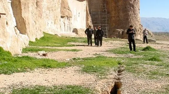 فرونشست زمین به ۳۰۰ متری تخت جمشید رسید 