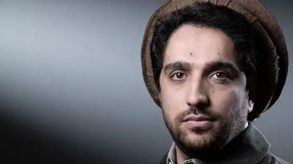 فیلم احوال‌ پرسی گرم مکرون و احمد مسعود در کنفرانس صلح پاریس