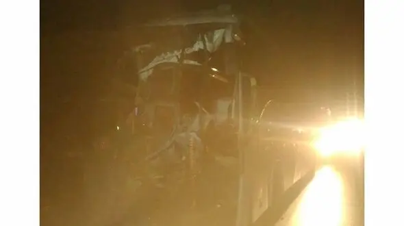 تصادف خونین اتوبوس و تریلی در جاده آرادان به سرخه + فیلم 