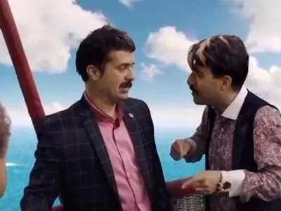 فیلم/ نمیذارم این سکانس غش‌آور پایتخت رو فراموش کنین؛ دعوای نقی، ارسطو، بهتاش و رحمت داخل بالن در آسمان ترکیه!