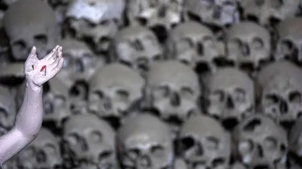 تصاویری وحشت آور از گورستان جمجمه ها در ایتالیا+عکس