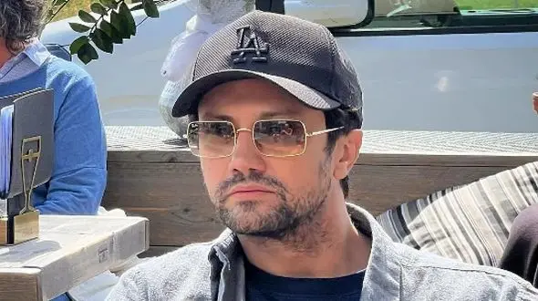 فیلم / شاهرخ استخری: در اولین کارم در سینما نقش اسب را داشتم؛ مهران مدیری: منم لاک‌پشت بودم !