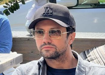 فیلم / شاهرخ استخری: در اولین کارم در سینما نقش اسب را داشتم؛ مهران مدیری: منم لاک‌پشت بودم !