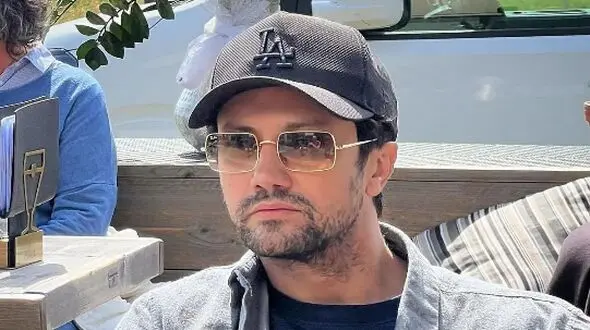فیلم / شاهرخ استخری: در اولین کارم در سینما نقش اسب را داشتم؛ مهران مدیری: منم لاک‌پشت بودم !