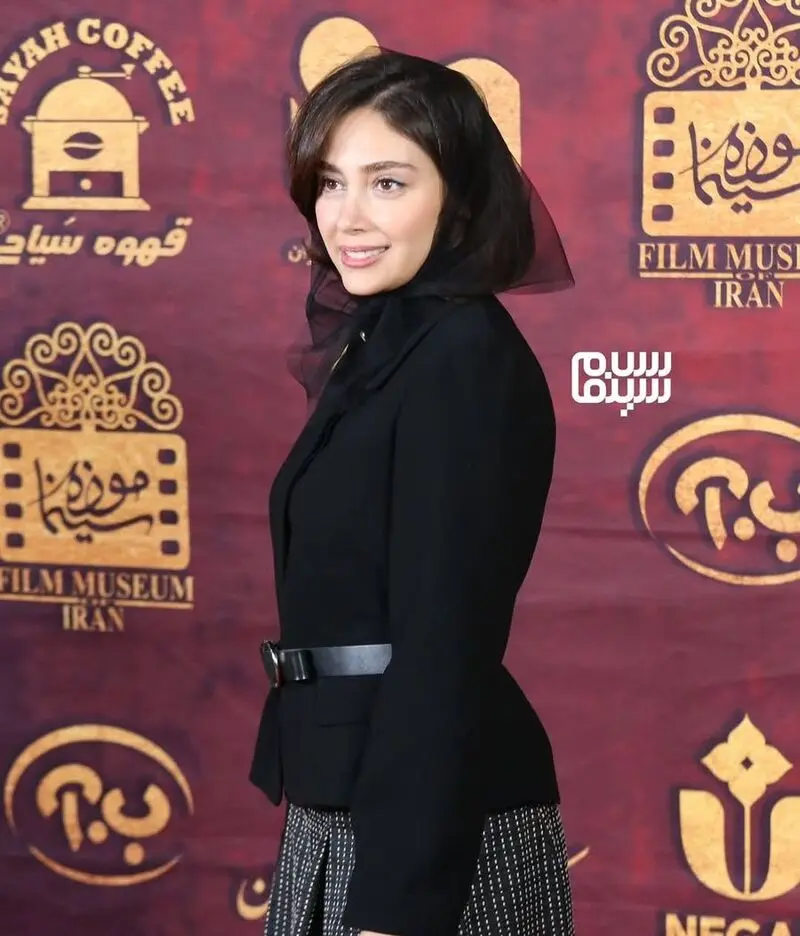 دیبا زاهدی