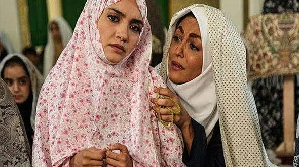 تصویر دیده نشده از شقایق فراهانی و میترا حجار در حرم امام رضا(ع) +عکس