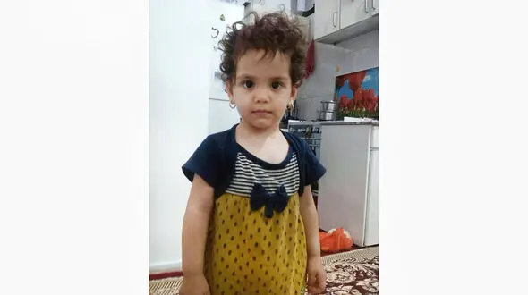 زهرا کوچولو پس از 13 روز در جنوب تهران پیدا شد / خانواده پس از یافتن گمشده خود به زیارت امام رضا(ع) رفتند+ فیلم و عکس