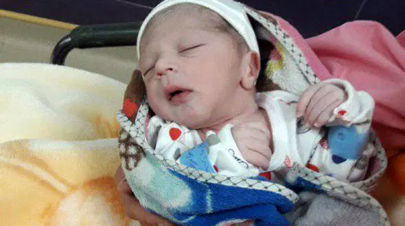 5 ساعت تلاش برای به دنیا آوردن نوزاد میانه ای! + عکس 