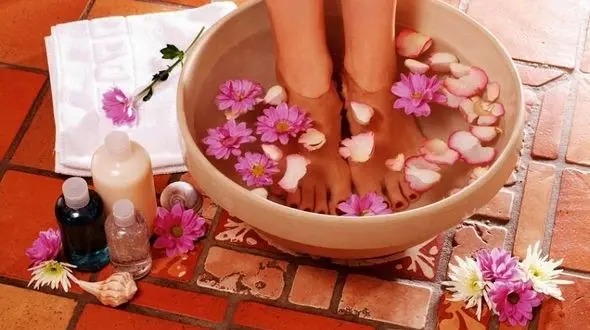 از بین بردن پوست مرده پا با ساده ترین ترفندهای طبیعی