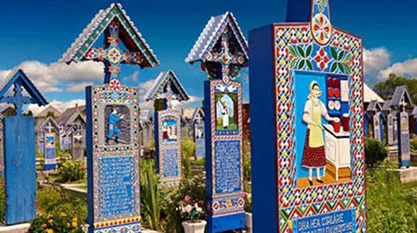 شادترین قبرستان دنیا/سنگ قبرهایی با نوشته های خنده دار+تصاویر