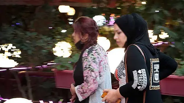 سرنوشت عجیب این دختران بی حجاب ! / علاقه به لباس های جذب و کوتاه !