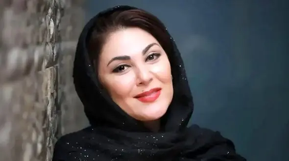 فیلم / لاله اسکندری از حذف نامش توسط شورای شهر تهران پرده برداشت! / ۵۰۰۰ متر مربع هنر من بدون امضا در سطح شهر تهران ../  غصه هنرمندی که با کاشی، رنگ را به دیوارهای پایتخت هدیه داد