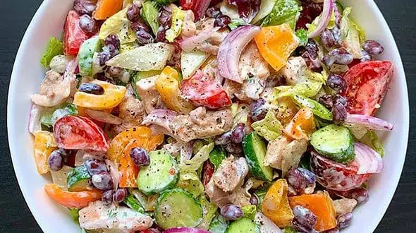 سالاد مرغ با سس ماست