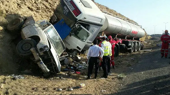 تانکر نیسان را زیر گرفت و 2 نفر را به کشتن داد+تصاویر