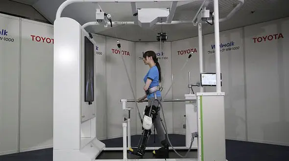 تویوتا به کمک افراد فلج آمد +عکس