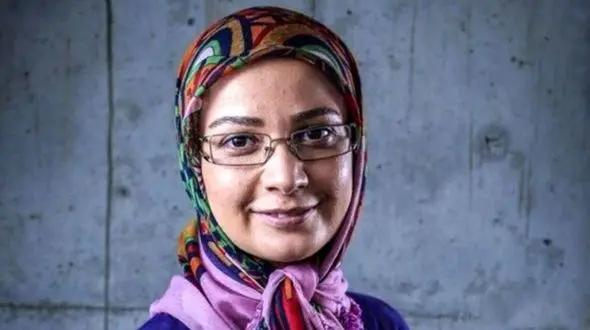 فیلم / نگاهی به بوسه فهیمه بر صورت بهتاش ( بهرام افشاری ) که کلی جنجال به پا کرد