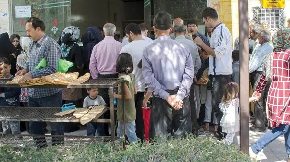 کاهش فشار گاز در گلستان باعث افزایش صف های نان شد