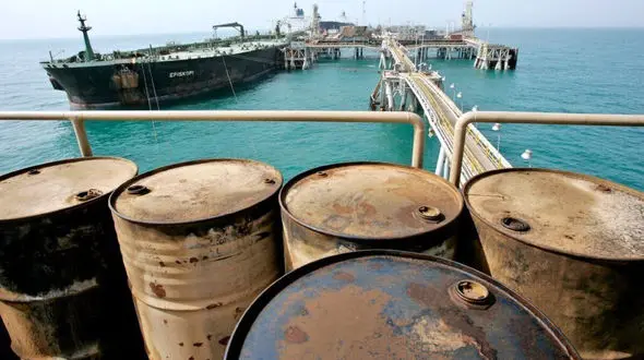 کاهش تقاضای چین برای نفت ایران و انباشت بی‌ سابقه نفت روی نفتکش‌ ها