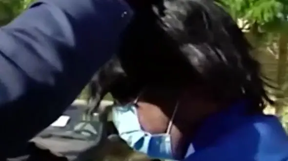 سرقت مسلحانه پسر تهرانی از خواهرش /کلاه گیس را که برداشت خواهر و پدرش غش کردند+ فیلم