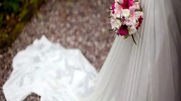 عروس بی‌شرم در خانه صاحبکارش لو رفت ! / سفر کاری مرد روز لغزش عروس شد !