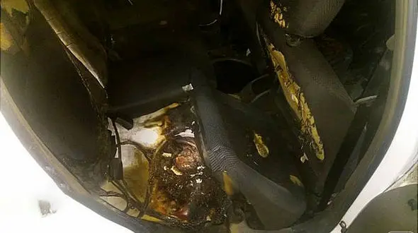 آتش سوزی ناگهانی پژو در پارکینگ ساختمان