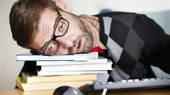 چرا صبح ها احساس بی حالی می کنیم؟/ترفندهای شادابی روزانه