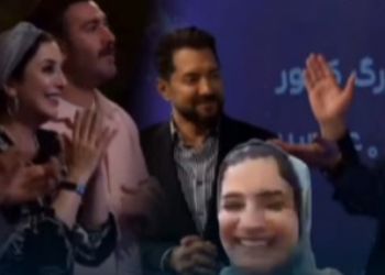 فیلم / حامد آهنگی، یک دختر 19 ساله خوزستانی را با پورشه سبز 30 میلیاردی سورپرایز کرد ...