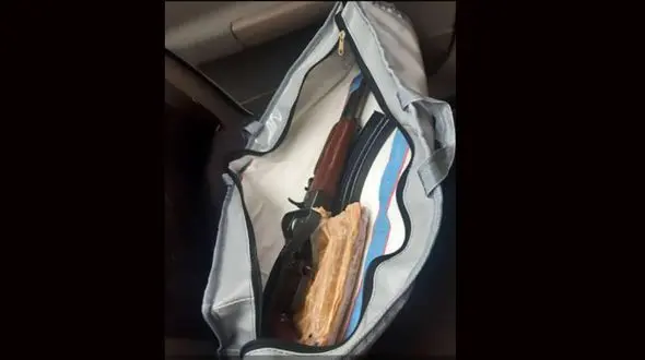 بازداشت 2 اراذل و اوباش خرمشهری که کلاشینکف داشتند + عکس