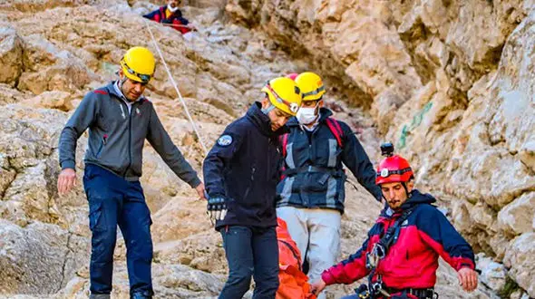 سقوط مرگبار 2 مرد و یک زن از کوه صفه اصفهان + عکس