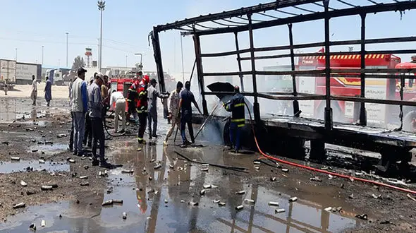 ۲ کامیون ترانزیتی در مرز دوغارون تایباد در آتش سوخت + فیلم