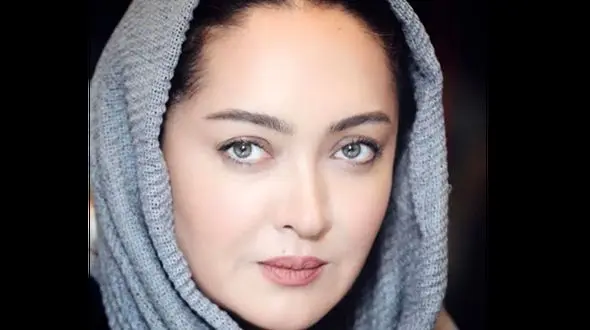 نیکی کریمی : در رستوران غذا می خوردم  آقاهه خواست با گوشیش بره دستشویی  خانمش گفت با گوشی؟ آقا گوشی رو کوبید رو میز !