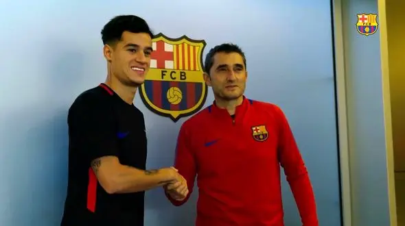 استقبال ویژه بازیکنان بارسلونا از کوتینیو + فیلم 