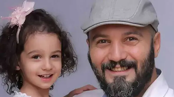 کامبیز دیرباز: به خانومم گفتم اگه بچه‌مون پسر شد توی بیمارستان وقتی تو بیهوشی میرم با یه دختر عوضش می‌کنم+فیلم