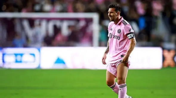  این سگ عاشق لیونل مسی است!+عکس