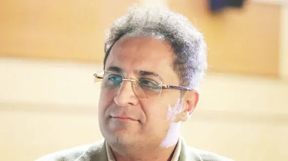 اتهامات دکتر هاشمیان به معاون سابق وزیر بهداشت / توضیح بدهید چرا ایمنی گله‌ای برای ایران طراحی کردید
