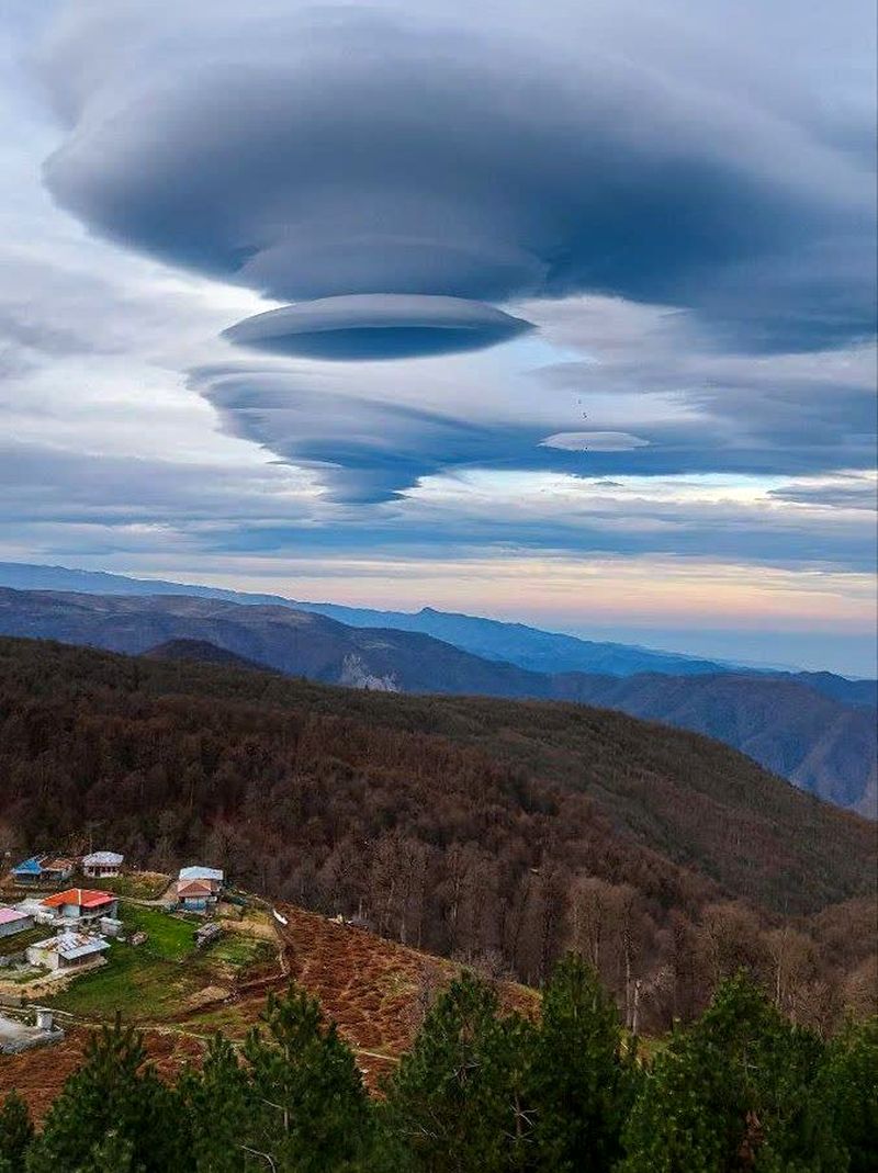 نمایی از ابرهای زیبای آسمان گیلان