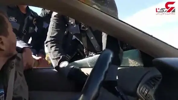 کتک خوردن راننده متخلف توسط مامور راهنمایی رانندگی+فیلم